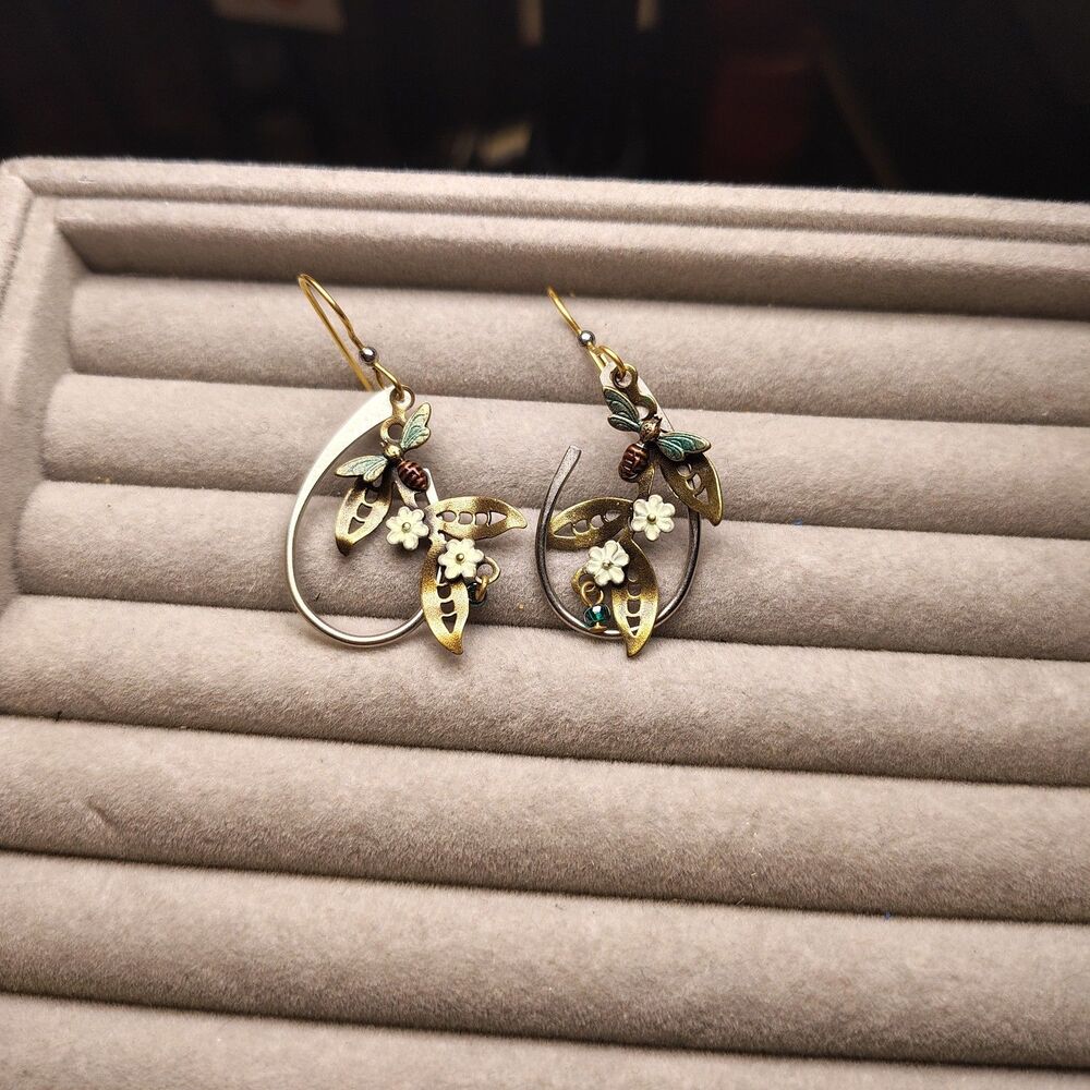 Silver Forest Bee W Flower Dangly Earrings/J109